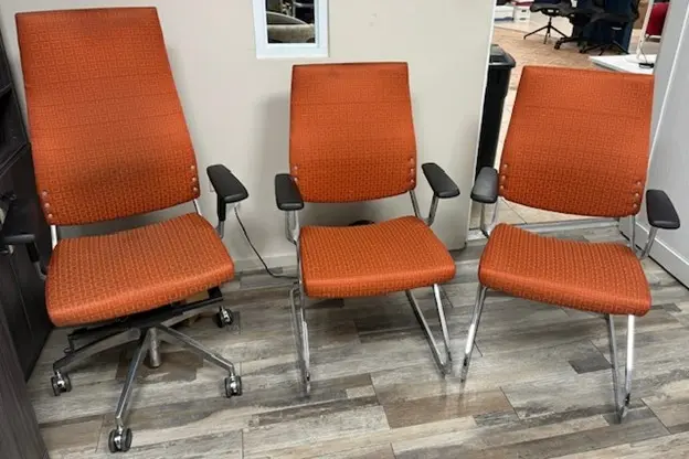 Combo silla ejecutiva + sillas de espera