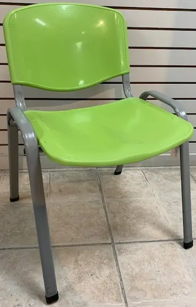 Silla de espera color verde.