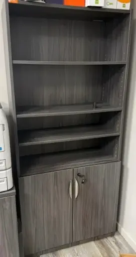 [Clearance-BC] Bookcase con puertas.