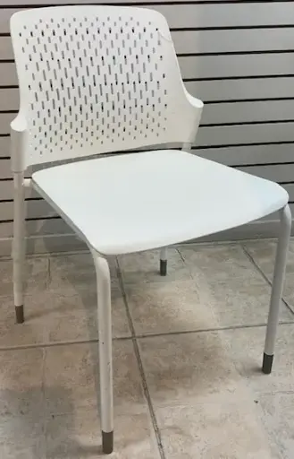[Clearance-Bl] Silla de espera color blanco.